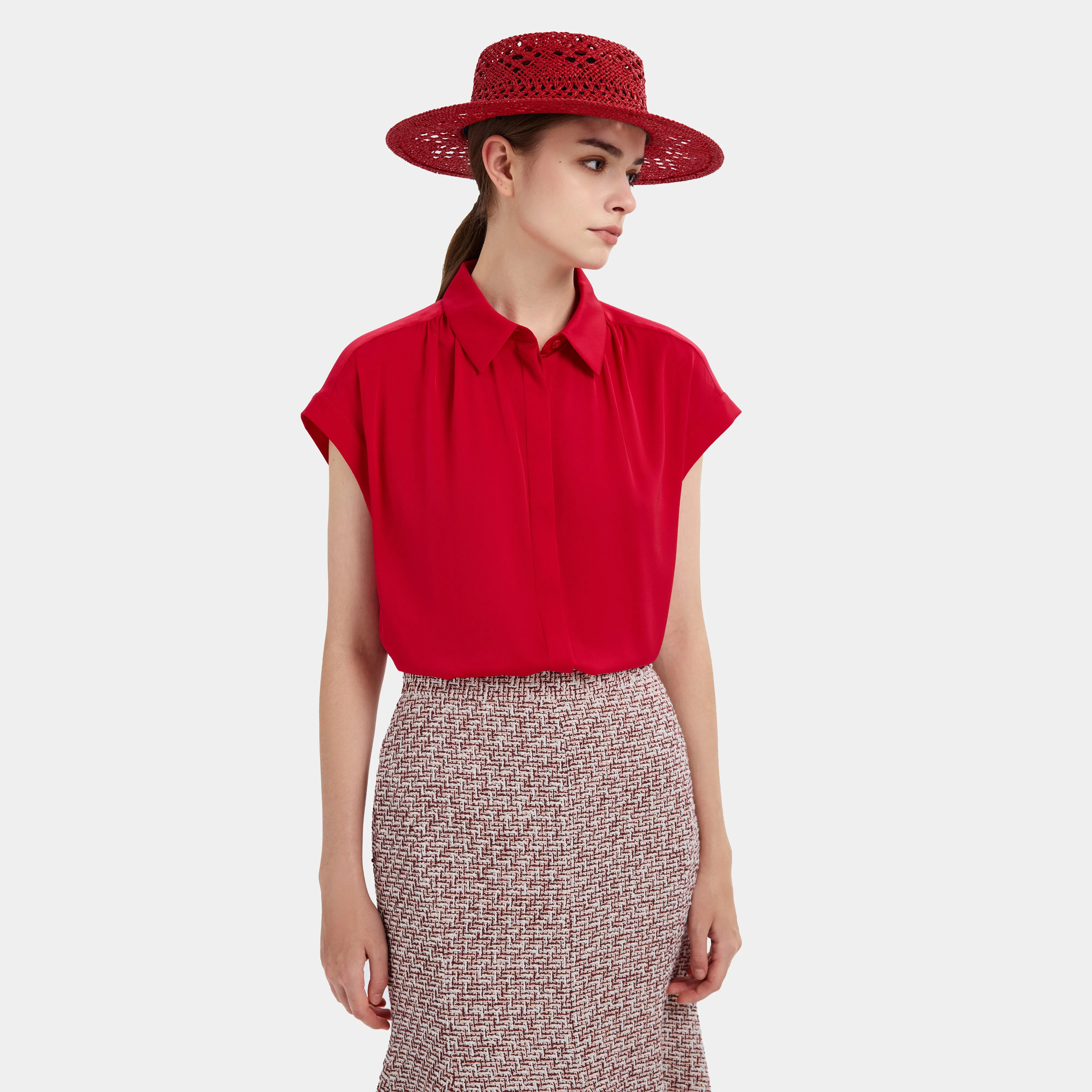 EFFORTLESSLY CHIC & VERSATILE RED SHIRT