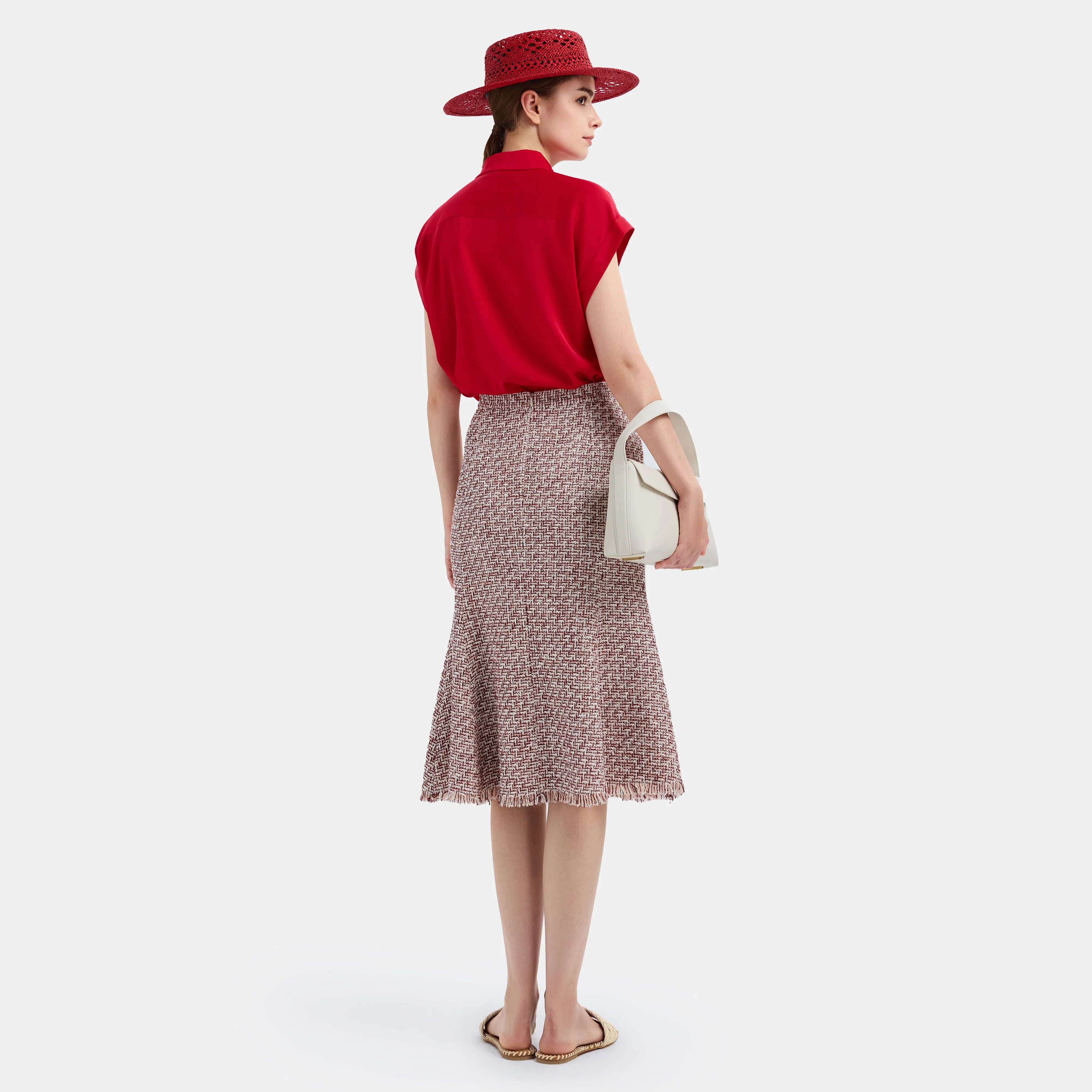 EFFORTLESSLY CHIC & VERSATILE RED SHIRT