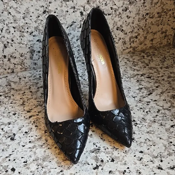 Faux Snake skin pumps Fashion Nova