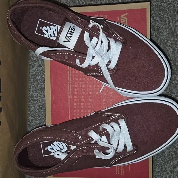 New Vans Atwood on brown suade size 7men=8.5wmn