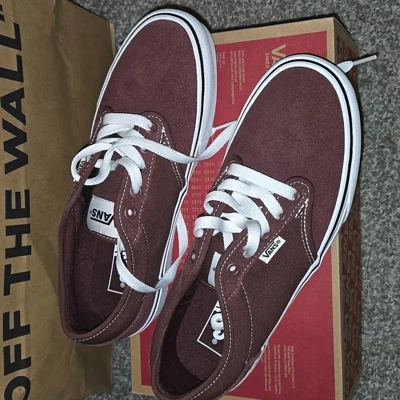 New Vans Atwood on brown suade size 7men=8.5wmn