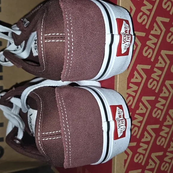 New Vans Atwood on brown suade size 7men=8.5wmn